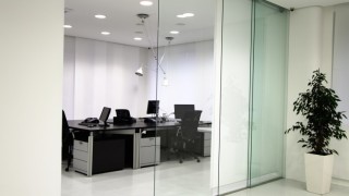 Glass Partitions – Airy Virtual Rooms In Offices