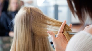 How Much Does A Hairstylist Earns?