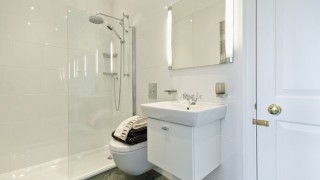 Tips On Decorating A Small Bathroom