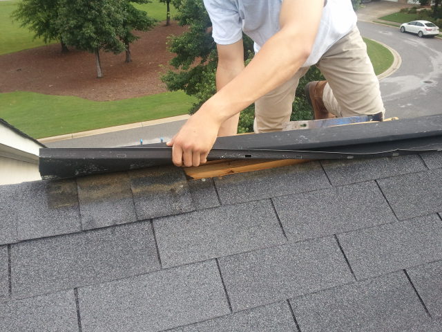 5 Distinct Signs That Indicate It’s Time For Roof Replacement