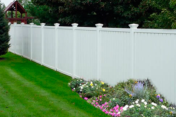 Benefits and Factors: Getting A Vinyl Fence Solution