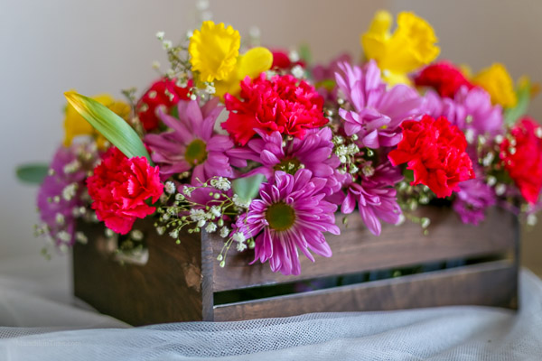 DIY-Easter-Table-Centerpiece-Decoration-made-with-flowers-and-crate-bohemian-style-by-Love-Keil-www.munchkintime.com-Diy-9