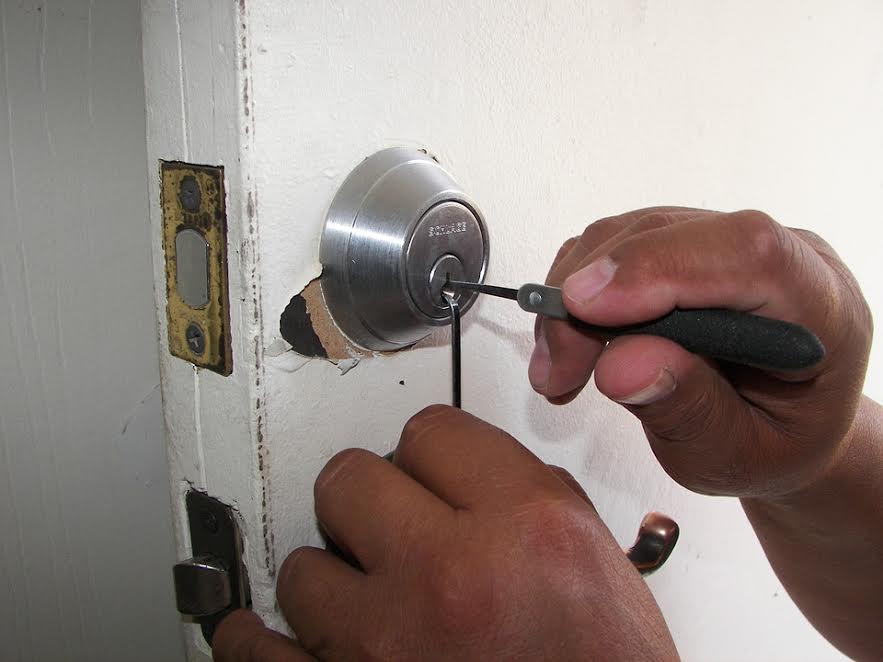 How Locksmiths Work And What Are The Services That They Can Provide You